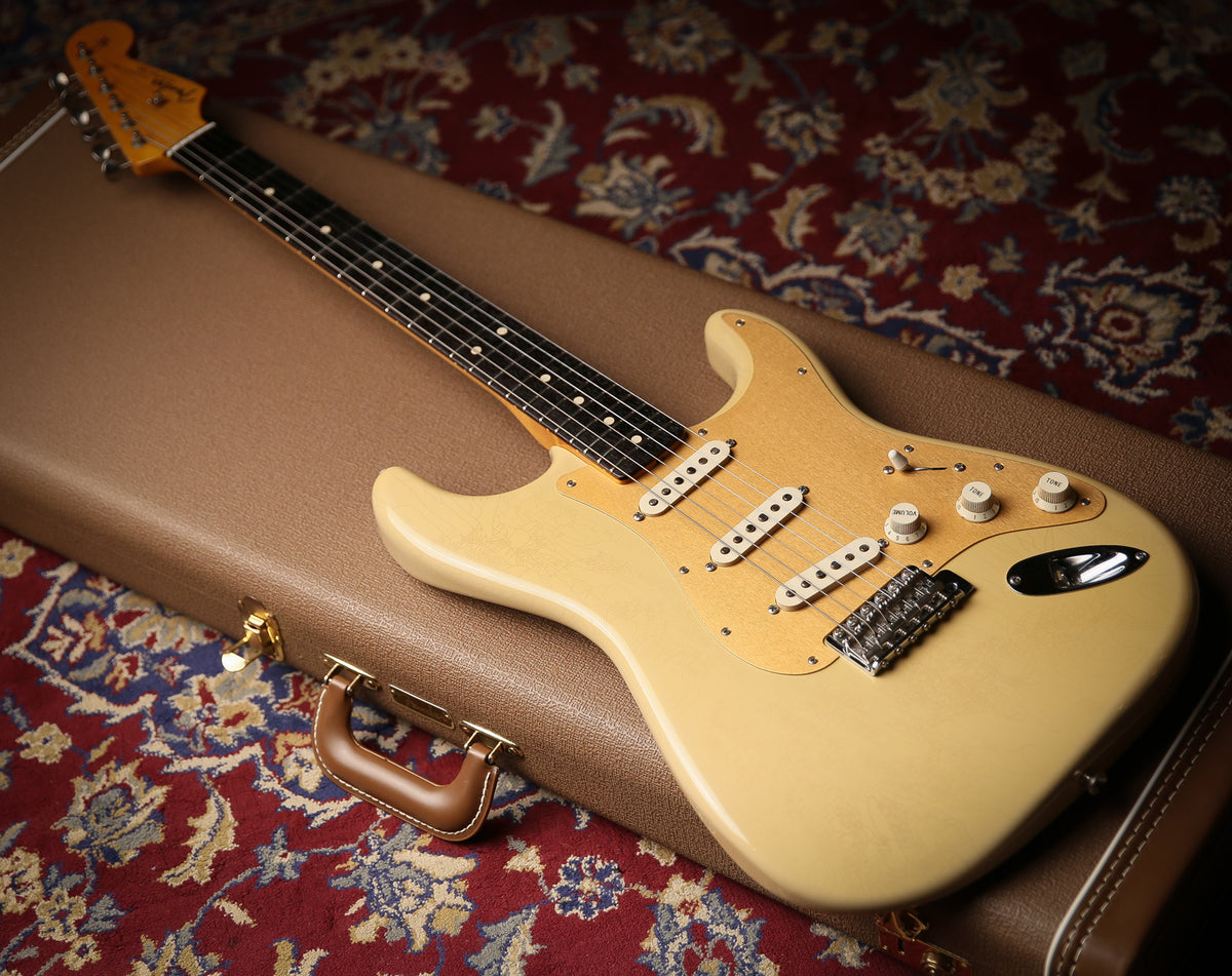 Fender USA Custom Shop 63&#39; Closet Classic Stratocaster Desert Sand Finish - ProTone Music