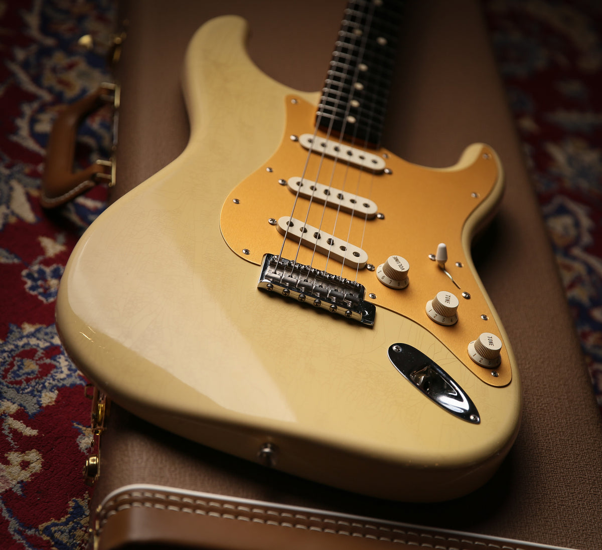 Fender USA Custom Shop 63&#39; Closet Classic Stratocaster Desert Sand Finish - ProTone Music