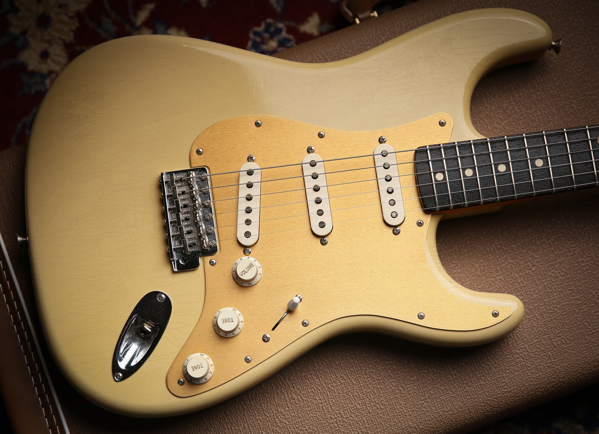 Fender USA Custom Shop 63&#39; Closet Classic Stratocaster Desert Sand Finish - ProTone Music