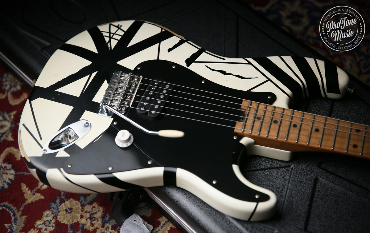 EVH Striped Series 78&#39; Eruption Black &amp; White