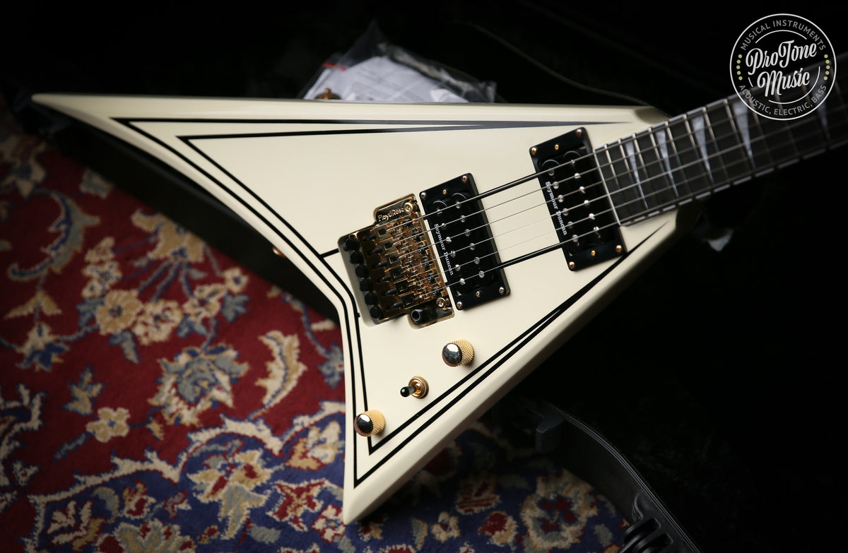 Jackson Pro Series RR3 Rhoads Ivory with Black Pinstripe &amp; Hard Case